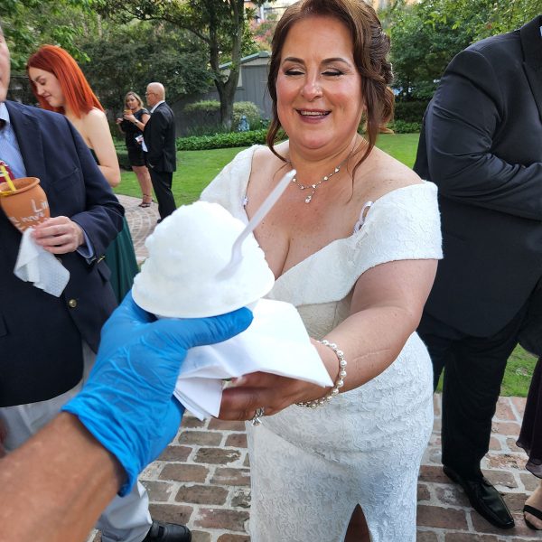 bride-taking-snow-cone